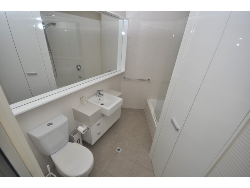 REF 23639/180 City Road, Southbank VIC 3006