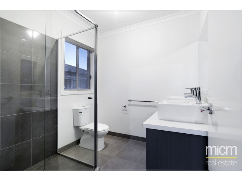 18 Trimotor Road, Point Cook VIC 3030