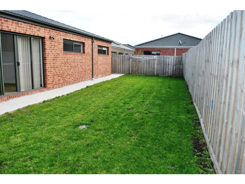 8 Millpond Drive, Point Cook VIC 3030