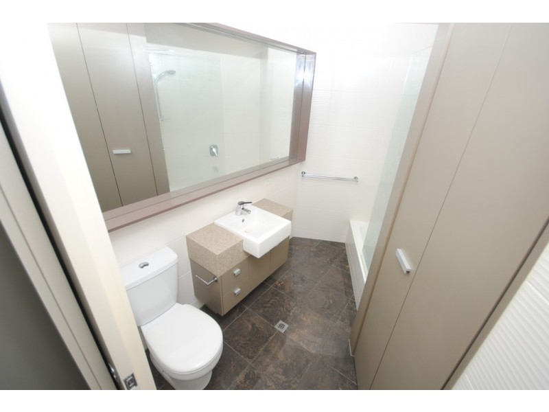 REF 23681/180 City Road, Southbank VIC 3006