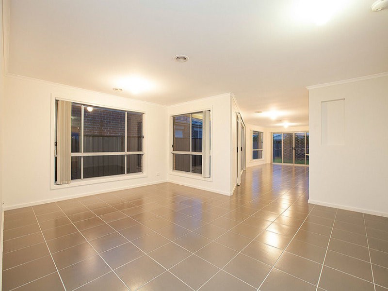 11 Oliver Place, Point Cook VIC 3030