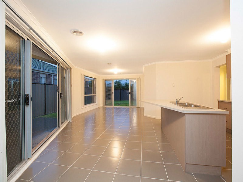 11 Oliver Place, Point Cook VIC 3030