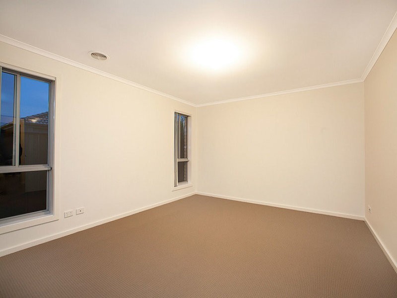 11 Oliver Place, Point Cook VIC 3030