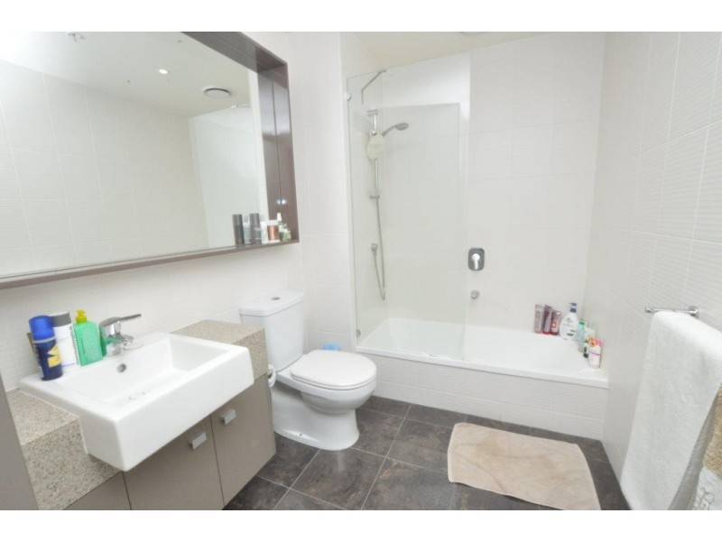 REF 23715/180 City Road, Southbank VIC 3006