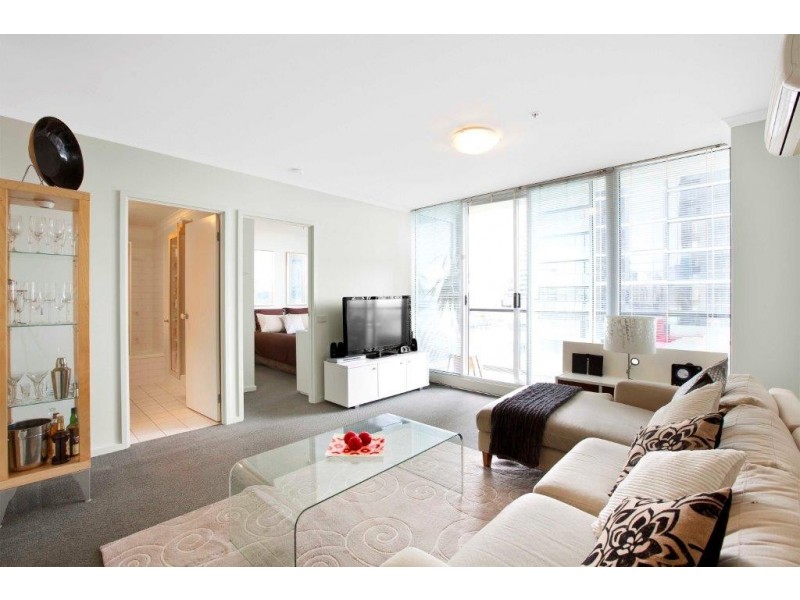REF 23734/79 Whiteman Street, Southbank VIC 3006