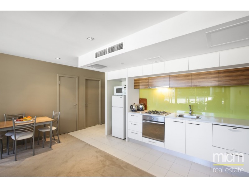 B/100 Harbour Esplanade, Docklands VIC 3008