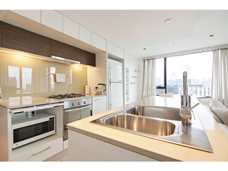 1707/100 Harbour Esplanade, Docklands VIC 3008