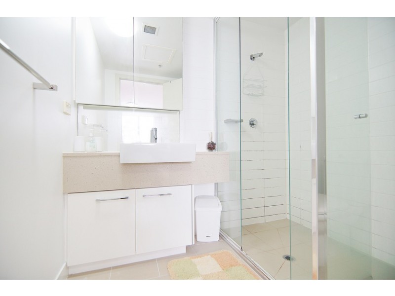 1707/100 Harbour Esplanade, Docklands VIC 3008