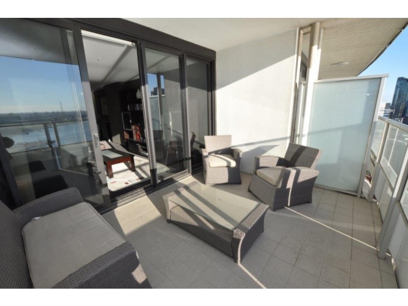 2104/100 Harbour Esplanade, Docklands VIC 3008