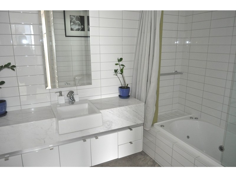 REF 23777/183 City Road, Southbank VIC 3006