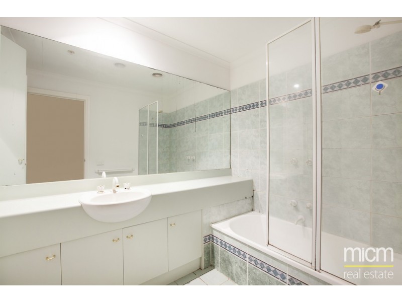 REF 23782/33 La Trobe Street, Melbourne VIC 3000