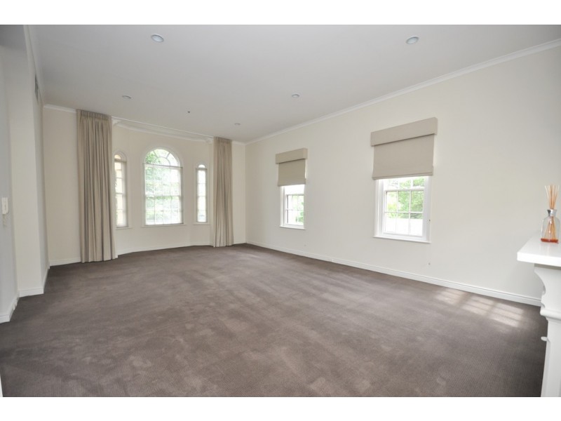 33 Wiltshire Drive, Kew VIC 3101
