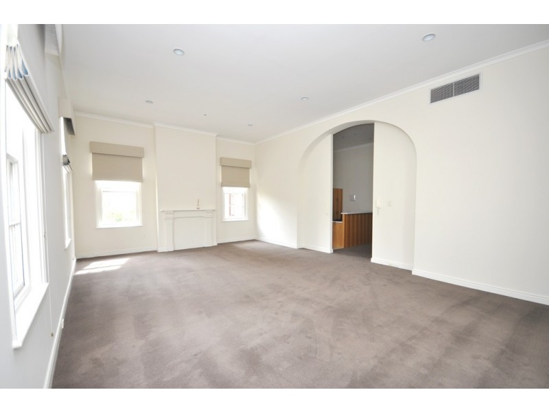 33 Wiltshire Drive, Kew VIC 3101