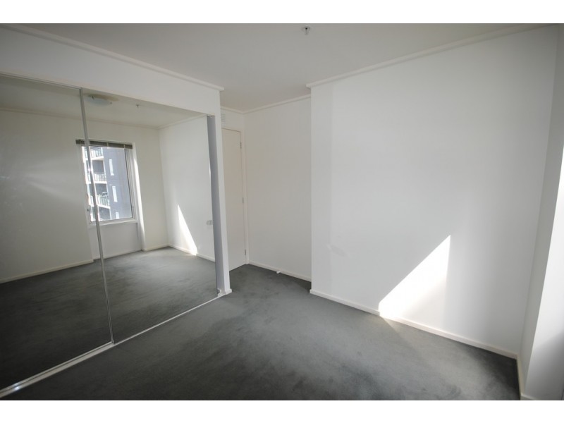 REF 33502/83 Whiteman Street, Southbank VIC 3006