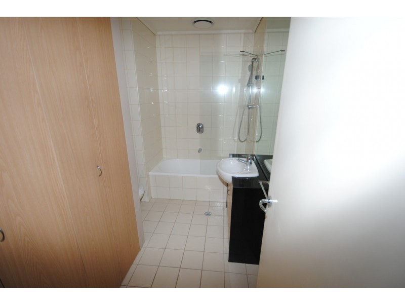 REF 33502/83 Whiteman Street, Southbank VIC 3006