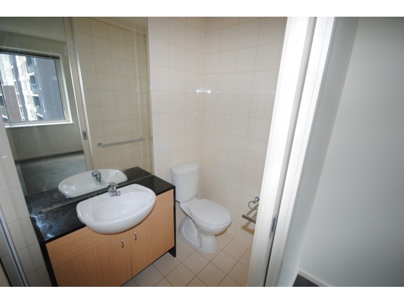 REF 33502/83 Whiteman Street, Southbank VIC 3006