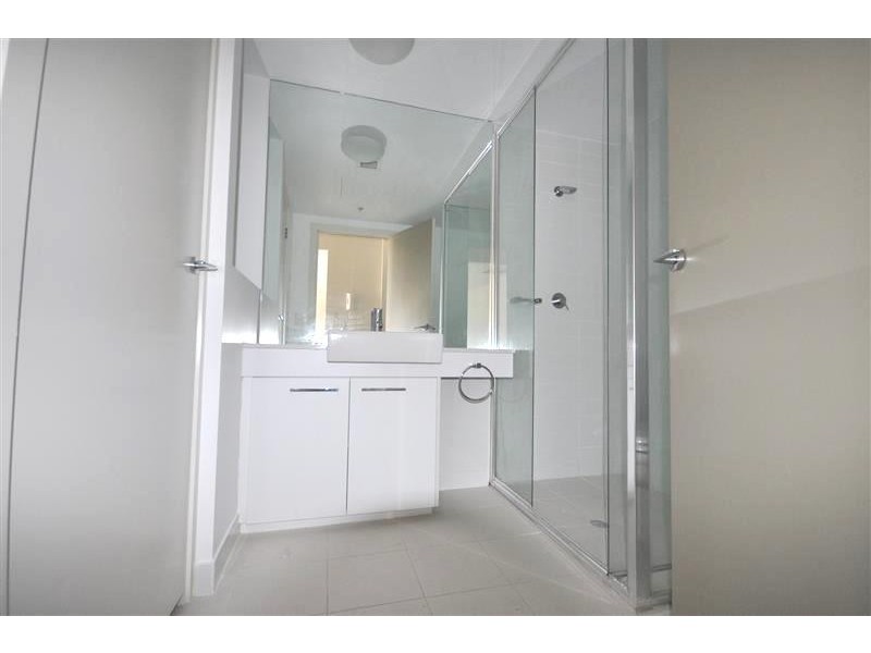 614/100 Harbour Esplanade, Docklands VIC 3008