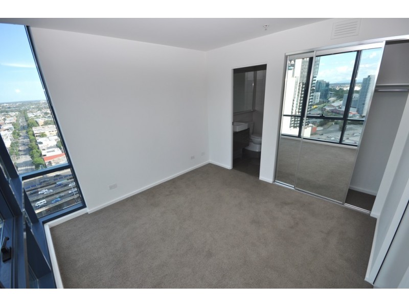 REF 23909/241 City Road, Southbank VIC 3006