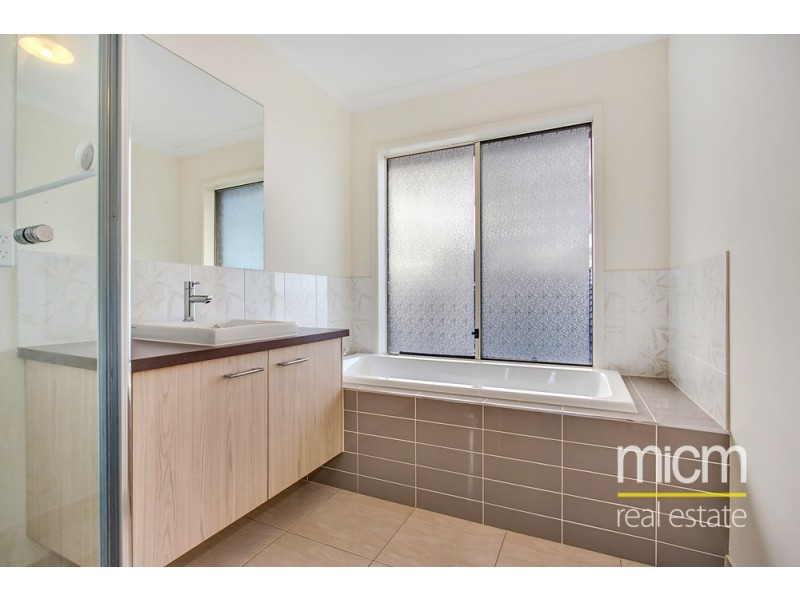 11 Florey Avenue, Point Cook VIC 3030