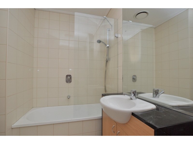 REF 23933/83 Whiteman Street, Southbank VIC 3006