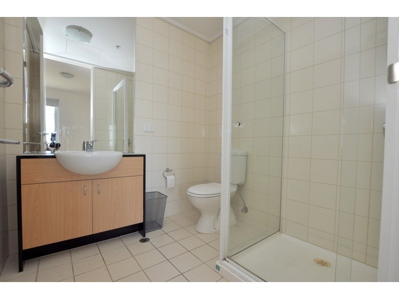 REF 23933/83 Whiteman Street, Southbank VIC 3006