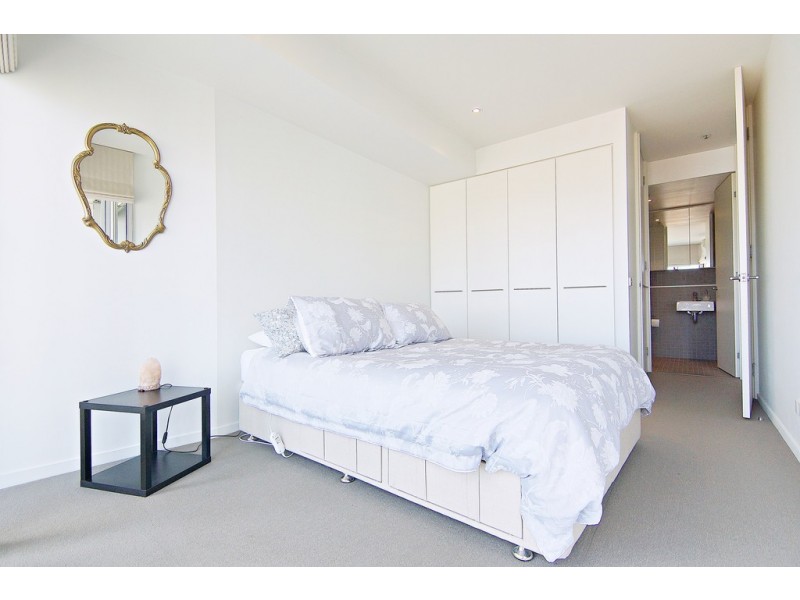 1003/8 McCrae Street, Docklands VIC 3008