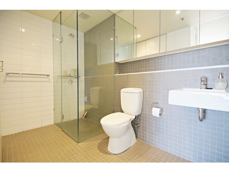 1003/8 McCrae Street, Docklands VIC 3008