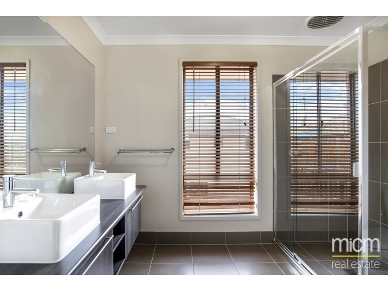 4 Misqa Avenue, Point Cook VIC 3030