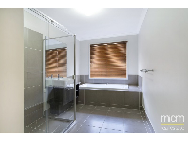 4 Misqa Avenue, Point Cook VIC 3030