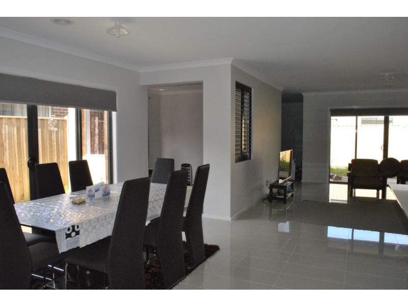 11 Martaban Crescent, Point Cook VIC 3030