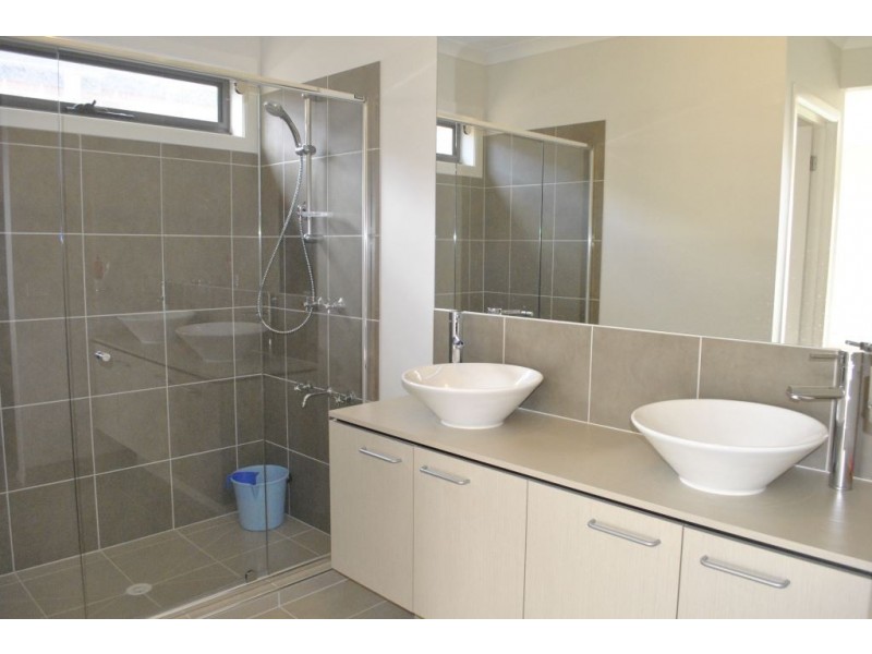 11 Martaban Crescent, Point Cook VIC 3030