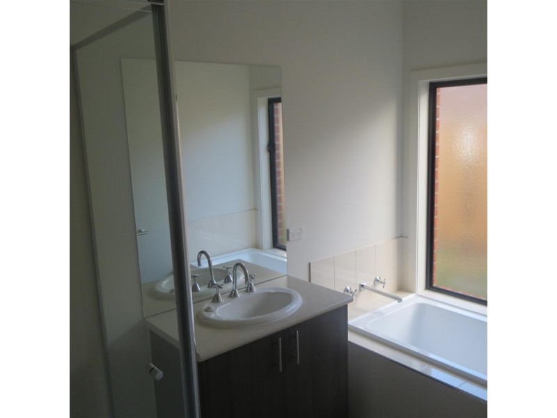 28 Lockheed Parade, Point Cook VIC 3030