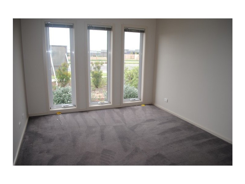 242 Boardwalk Boulevard, Point Cook VIC 3030