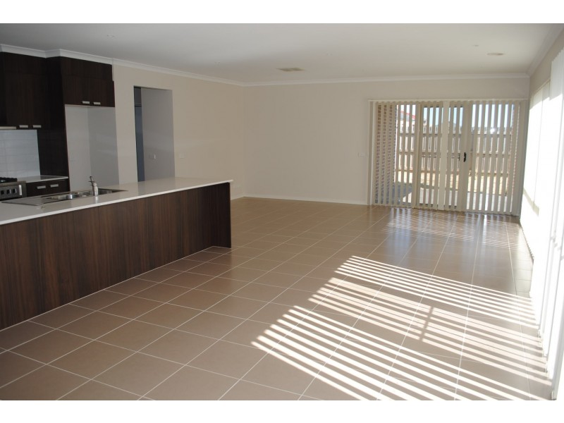 23 Grassbird Drive, Point Cook VIC 3030