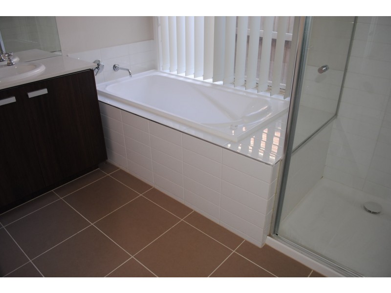 23 Grassbird Drive, Point Cook VIC 3030