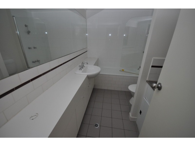 REF 33804/114 Dodds Street, Southbank VIC 3006