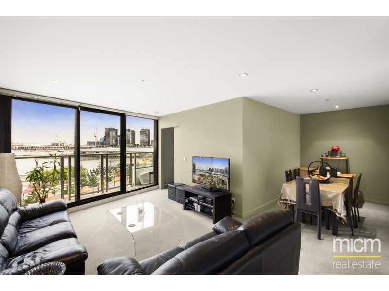 C/100 Harbour Esplanade, Docklands VIC 3008