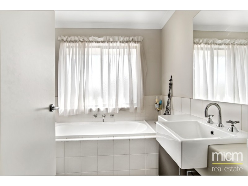 14 Essence Lane, Point Cook VIC 3030