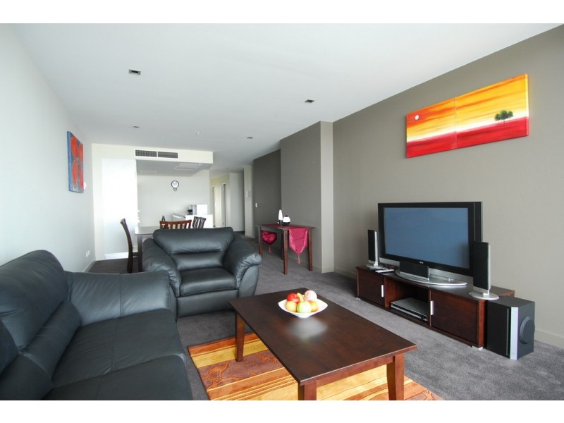 2404/100 Harbour Esplanade, Docklands VIC 3008