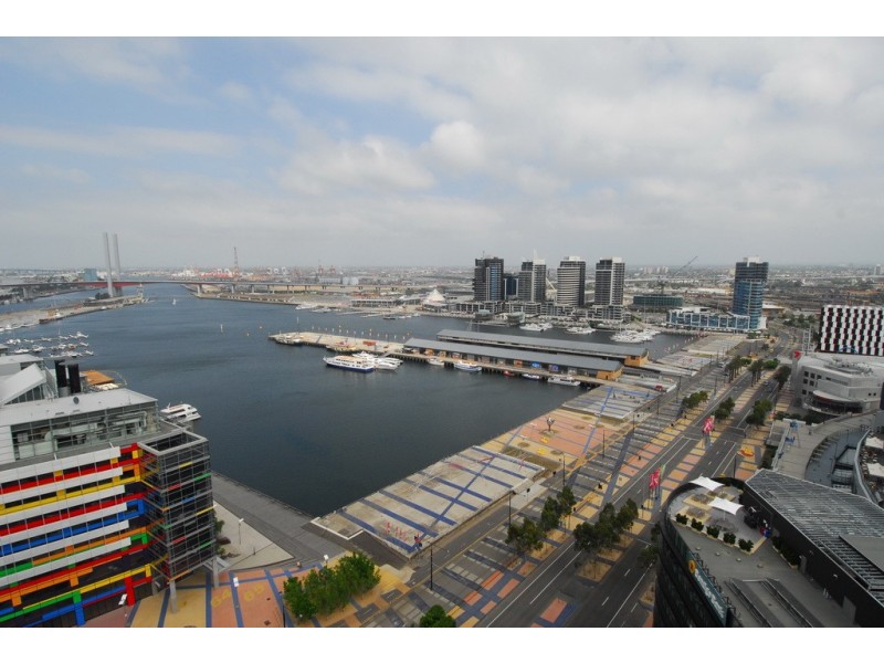 2404/100 Harbour Esplanade, Docklands VIC 3008