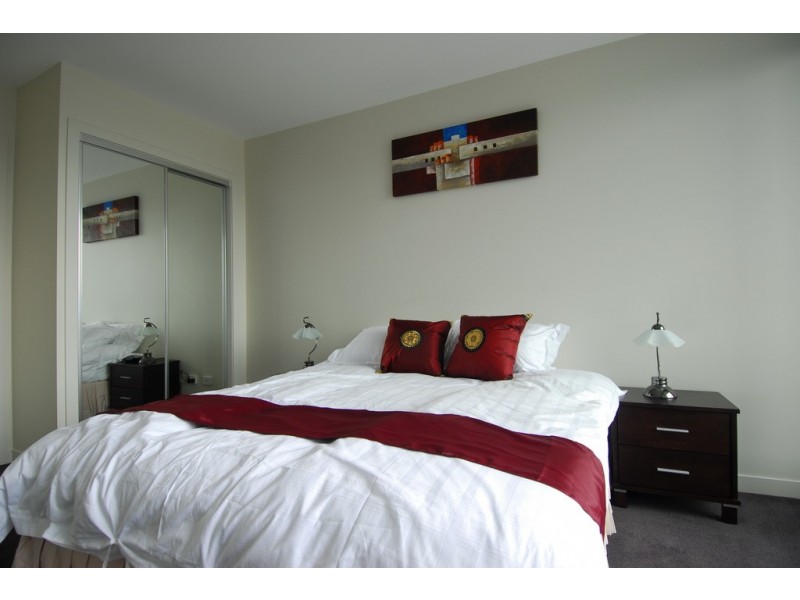 2404/100 Harbour Esplanade, Docklands VIC 3008