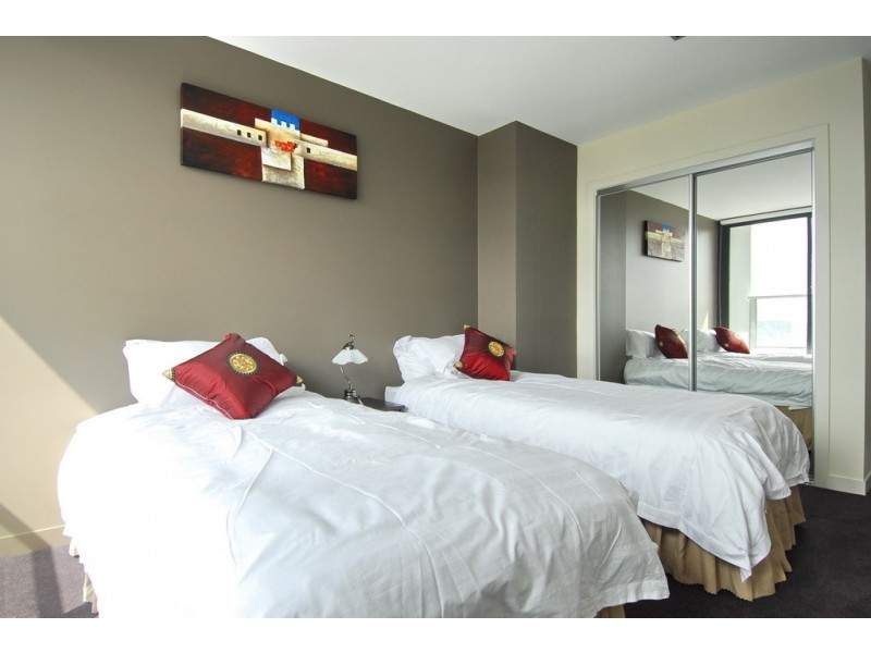 2404/100 Harbour Esplanade, Docklands VIC 3008