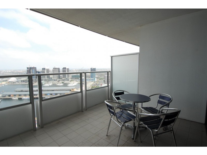 2404/100 Harbour Esplanade, Docklands VIC 3008