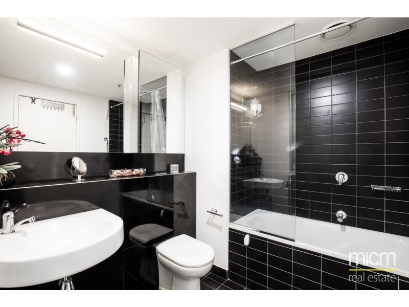 1906/620 Collins Street, Melbourne VIC 3000