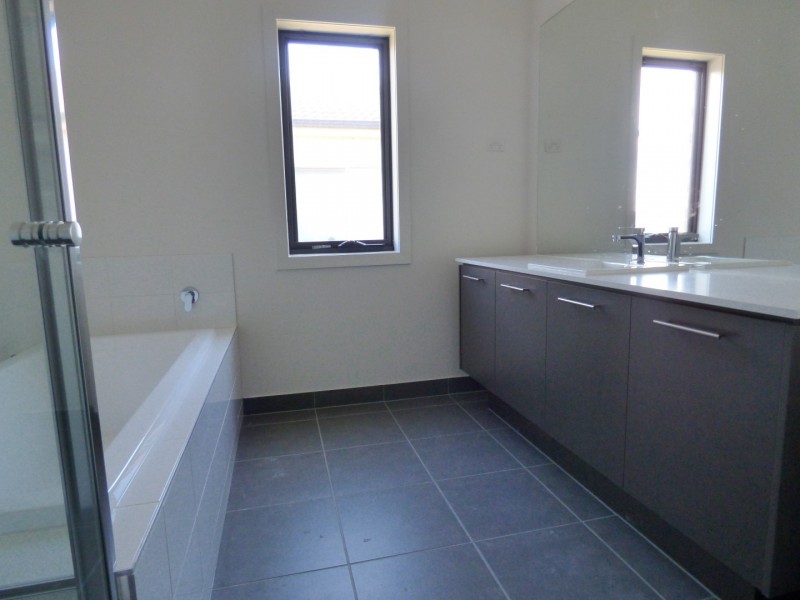 28 Fireside Avenue, Point Cook VIC 3030