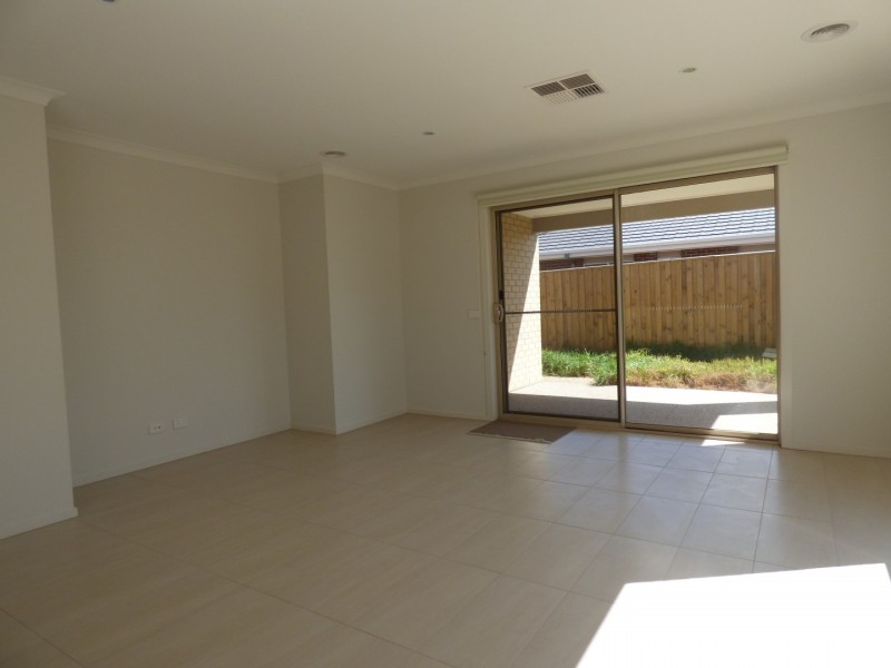 28 Kurrali Crescent, Werribee VIC 3030
