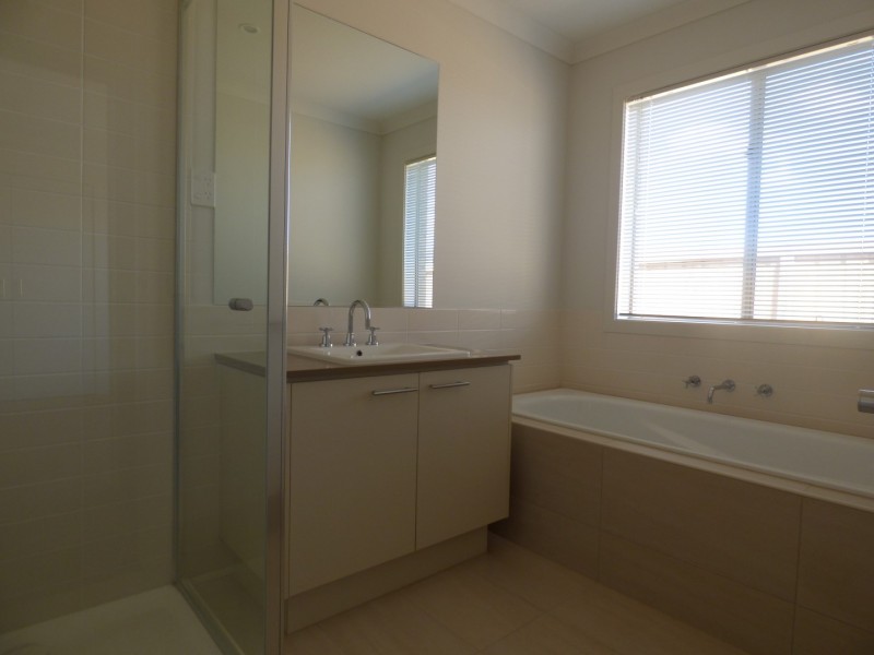28 Kurrali Crescent, Werribee VIC 3030