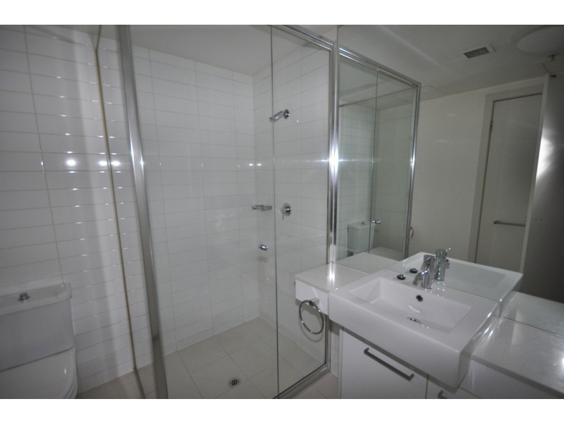 2410B/100 Harbour Esplanade, Docklands VIC 3008