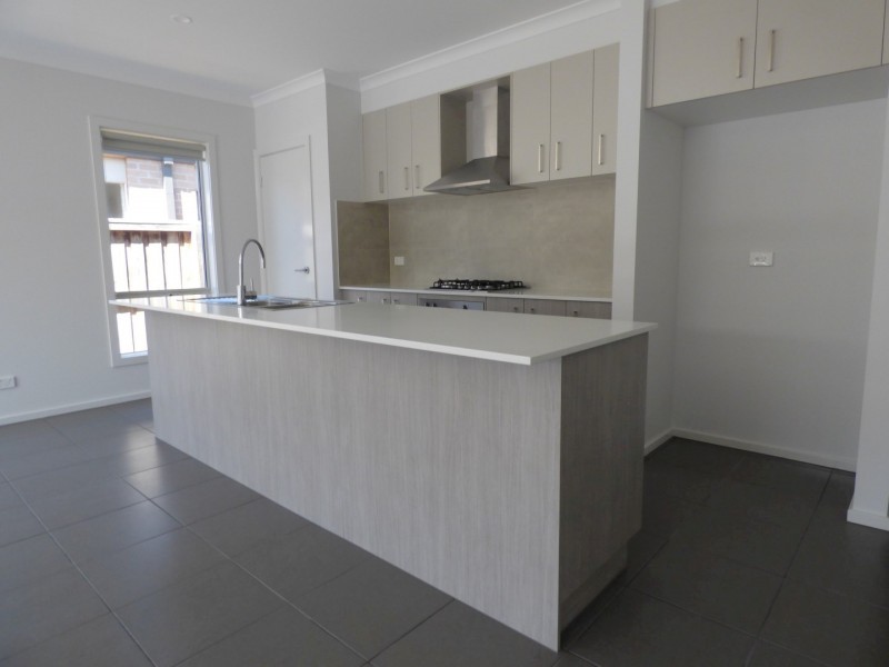 31 Neighbourhood Grove, Point Cook VIC 3030