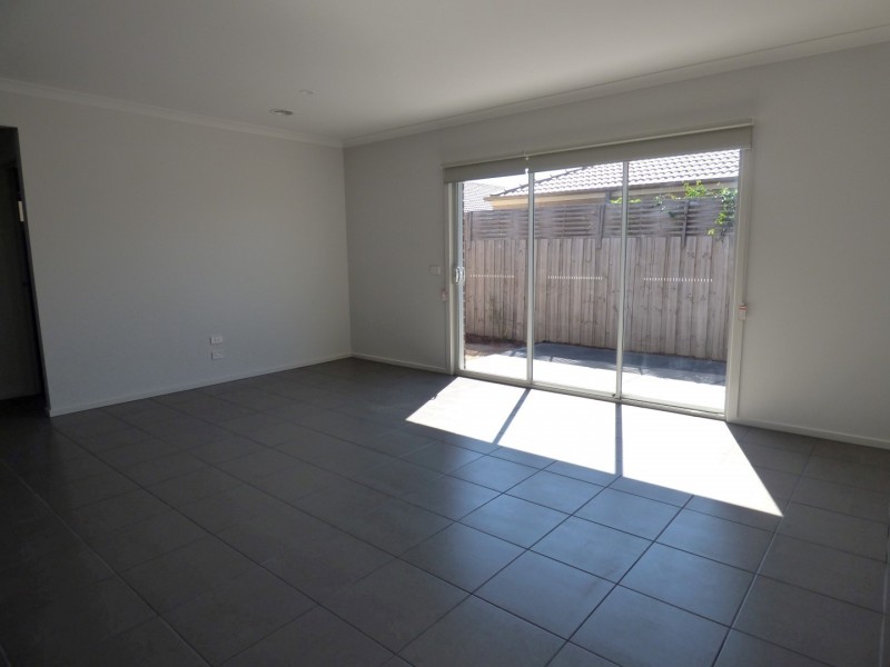 31 Neighbourhood Grove, Point Cook VIC 3030